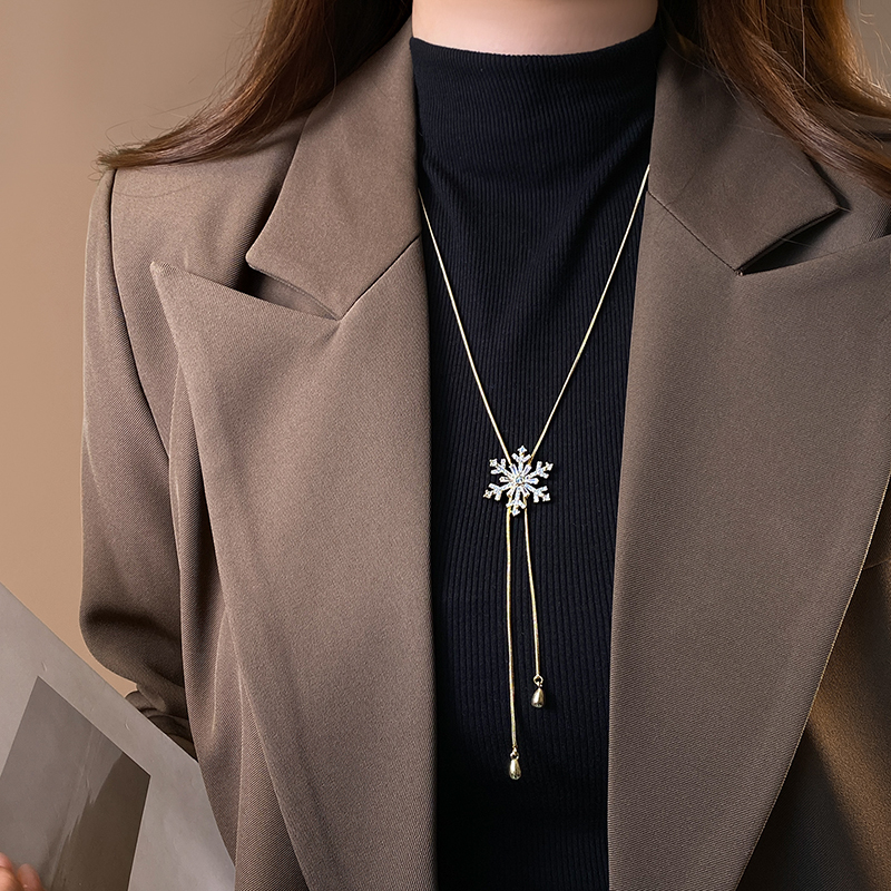 古婷金色满钻雪花双水滴吊坠长项链女2025新款高级感轻奢小众首饰