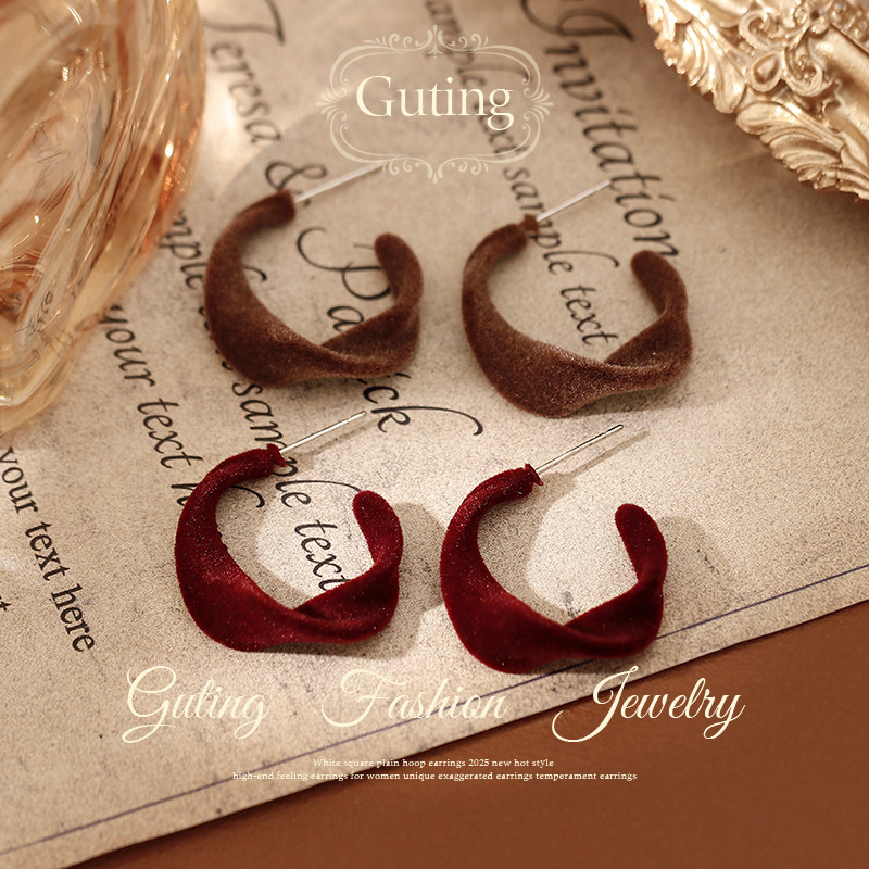 古婷不规则丝绒麻花耳环女秋冬轻奢高级感耳饰2025年新款爆款耳钉