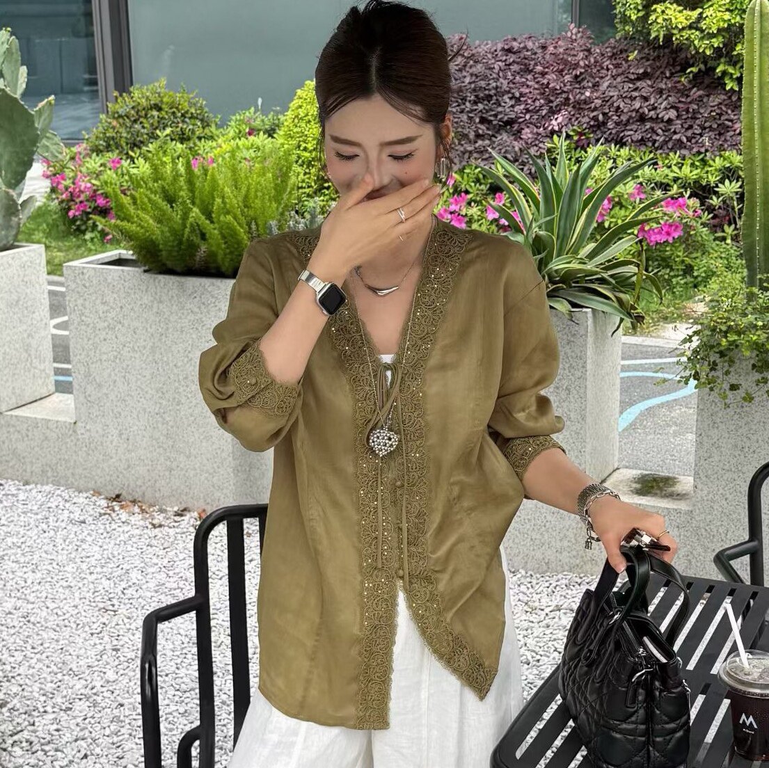 LM家高品  夏季新品精致浪漫度假风亮片蕾丝拼接V领八分袖衬衫