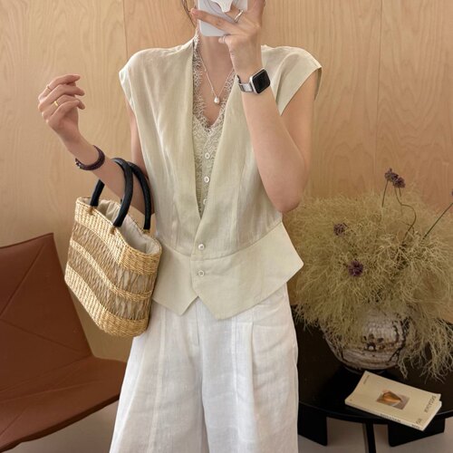 LM家高品  夏季新品优雅紧致款显瘦百搭蕾丝拼接V领落肩排扣马甲