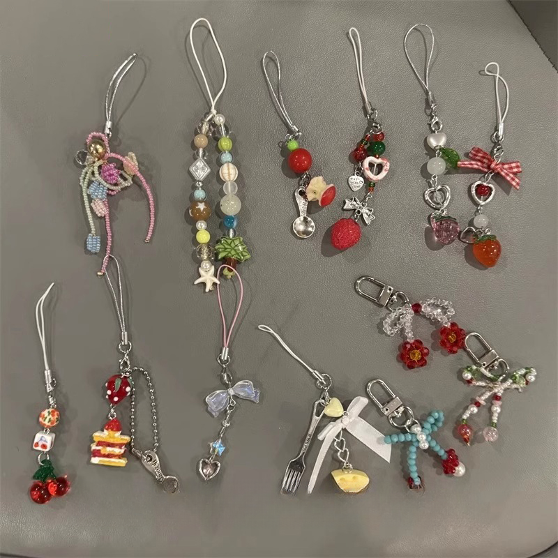 可爱ins风小草莓元气个性挂饰手链百搭气质少女心适用任何壳百搭