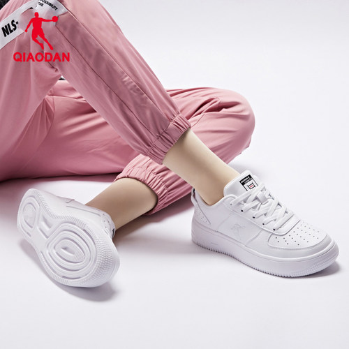 乔丹女小白鞋百搭轻便休闲板鞋