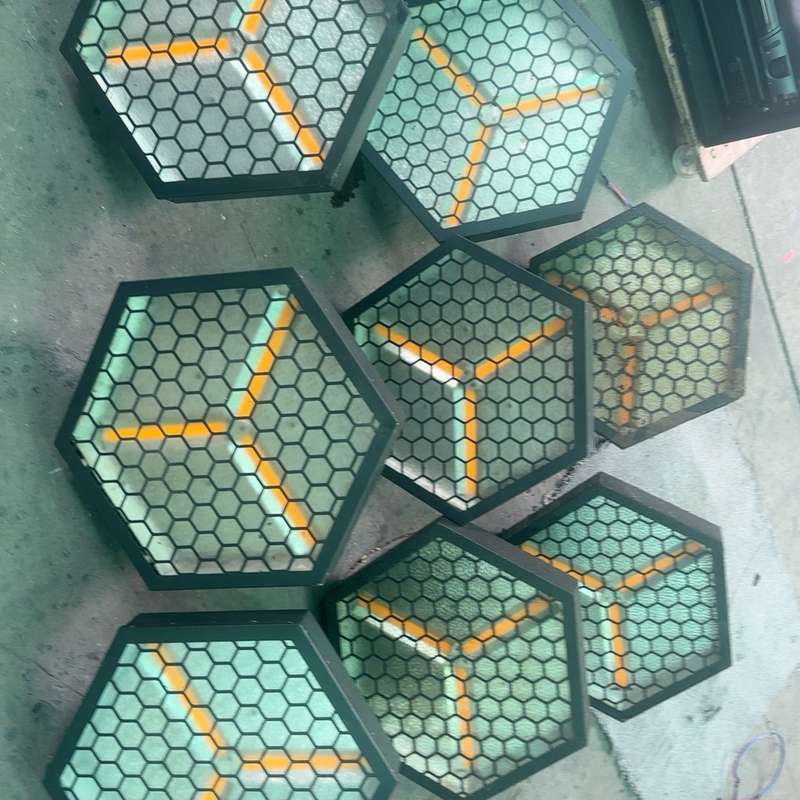请议价-出六角复古舞台灯,蜂窝网罩+黄色X型装饰,外观时尚,氛