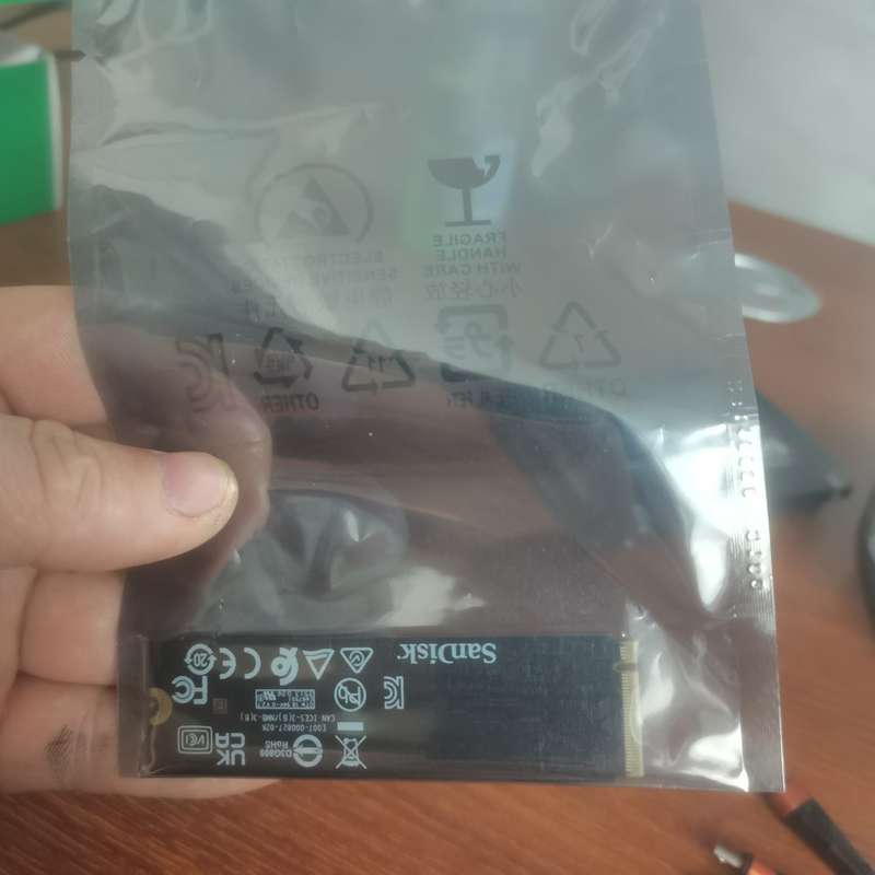 请议价-全新西数 SN770 黑盘 1TB 固态硬盘！共2个！标价为图片