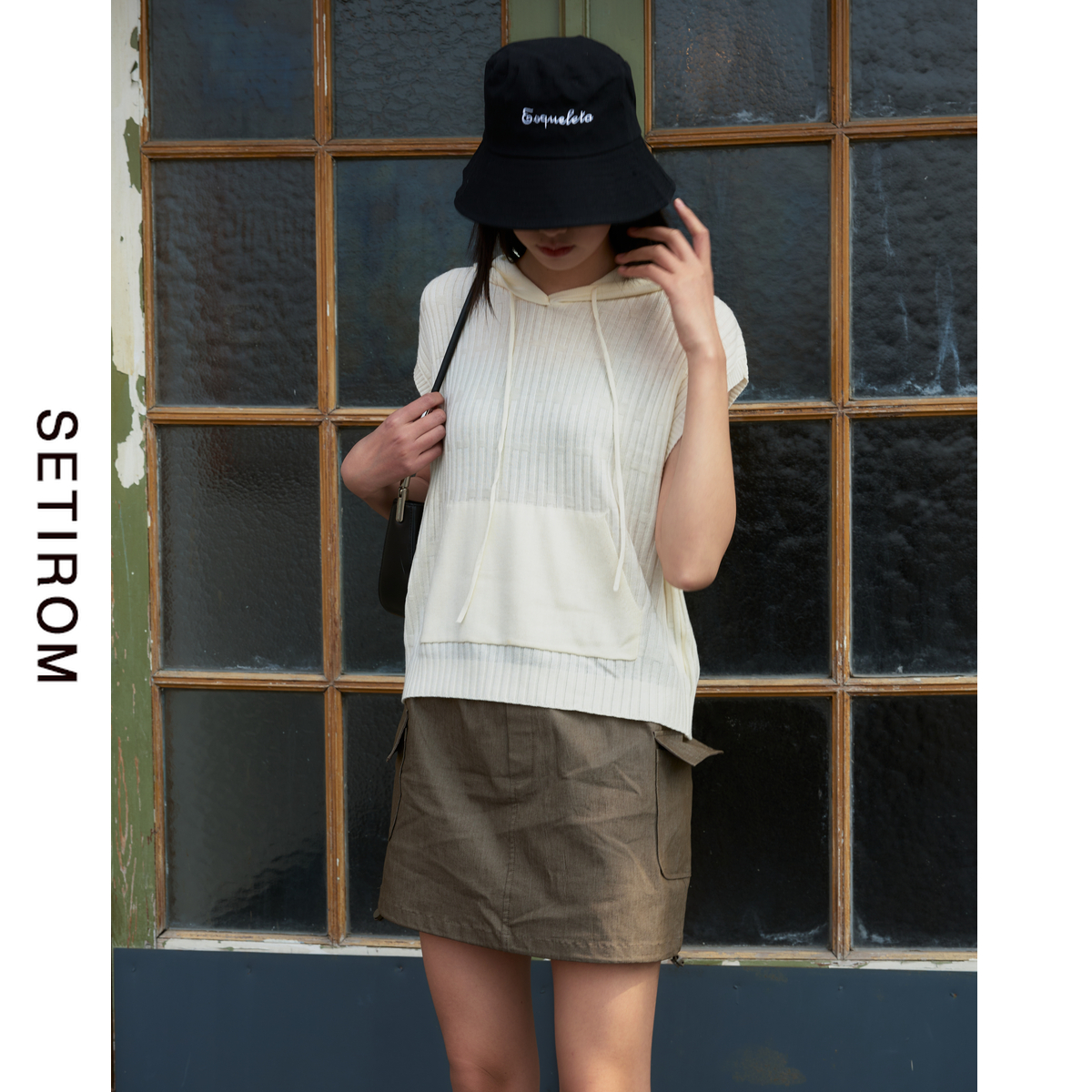 西町村屋休闲感无袖外穿针织背心