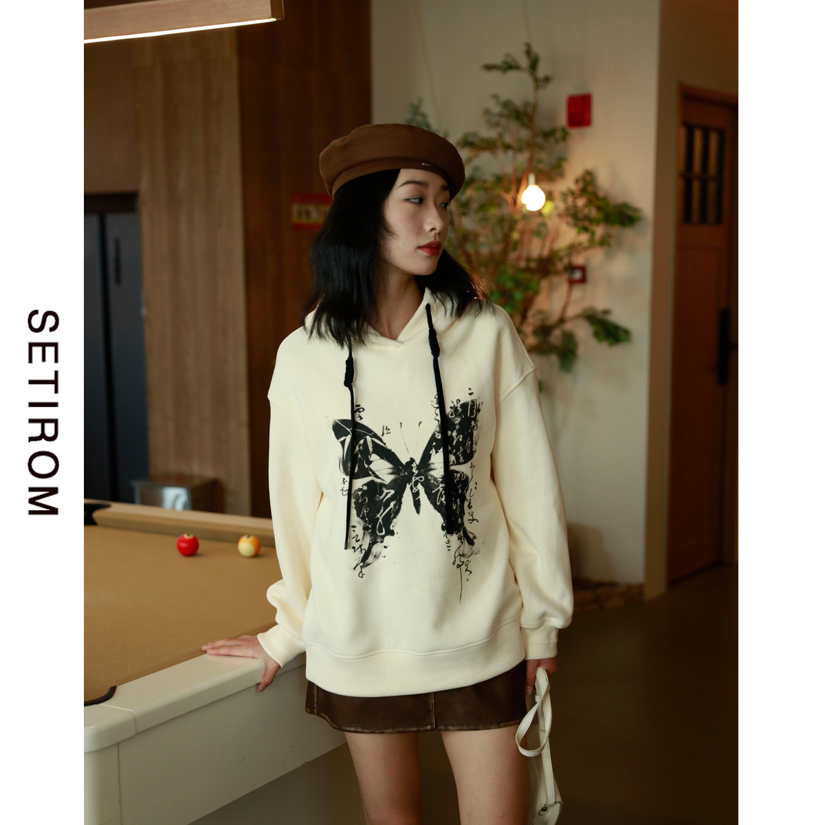 西町村屋法式浪漫蝴蝶印花帽上衣