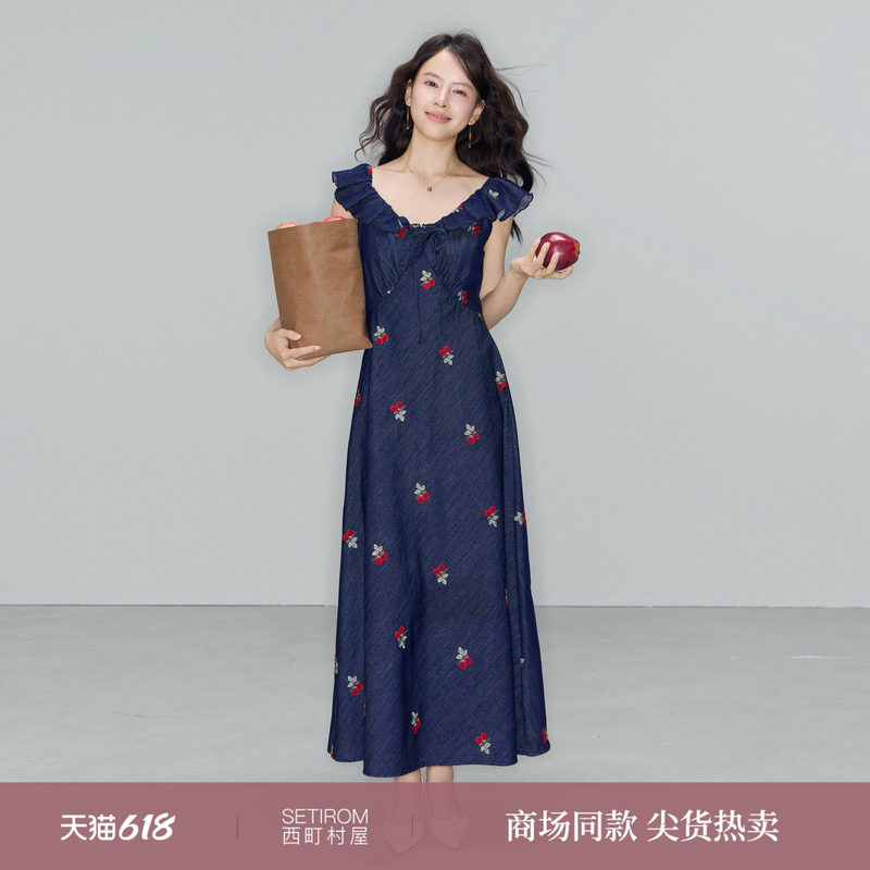 西町村屋樱桃刺绣牛仔连衣裙女2026夏新款时尚无袖长裙XABB10210