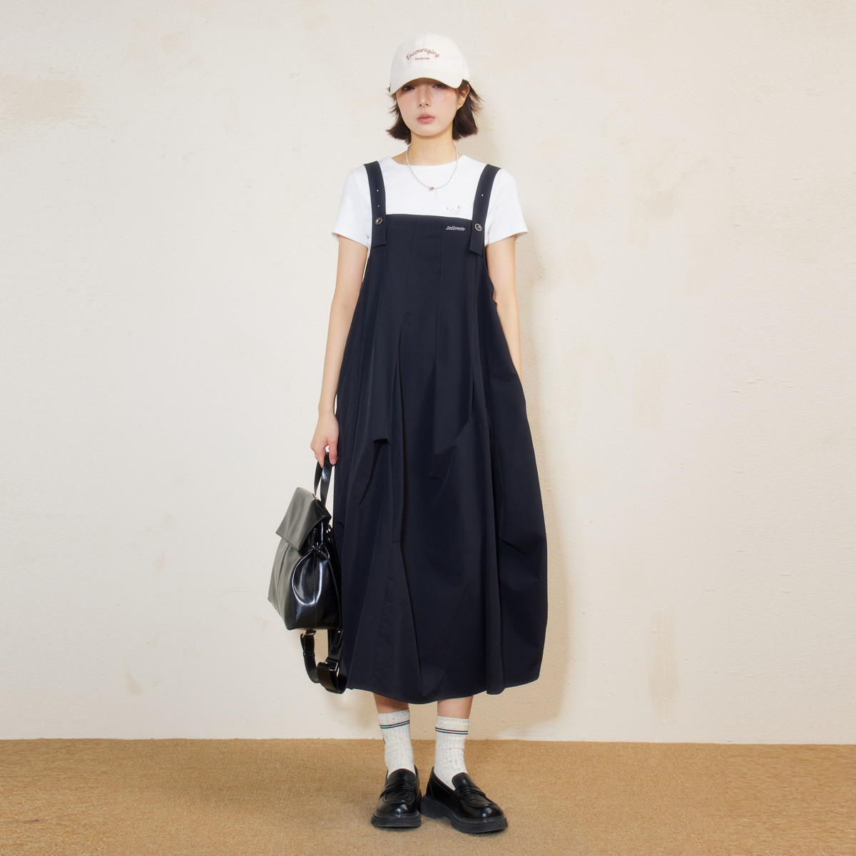 西町村屋设计感背带裙女2026春新款休闲时尚都市感长裙XHBA10963 - 实物图