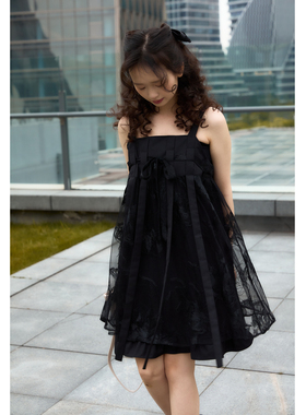 西町村屋法式刺绣吊带裙女装夏季新款复古气质短款裙子AB9501001