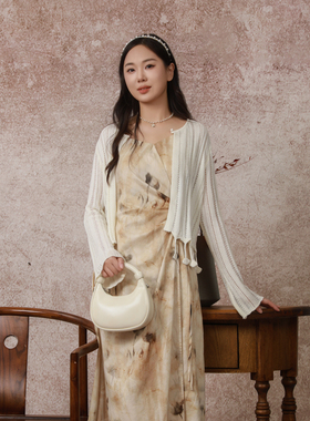 西町村屋法式印花长款吊带裙女秋季新款复古收腰连衣裙XH9C10117