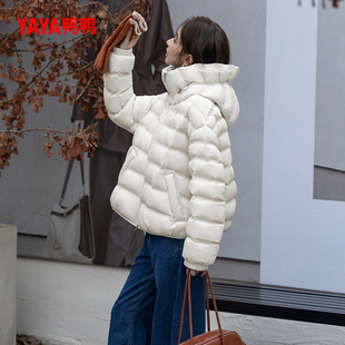 鸭鸭韩版2025年新款女士排骨羽绒服冬季短款连帽时尚加厚保暖外套