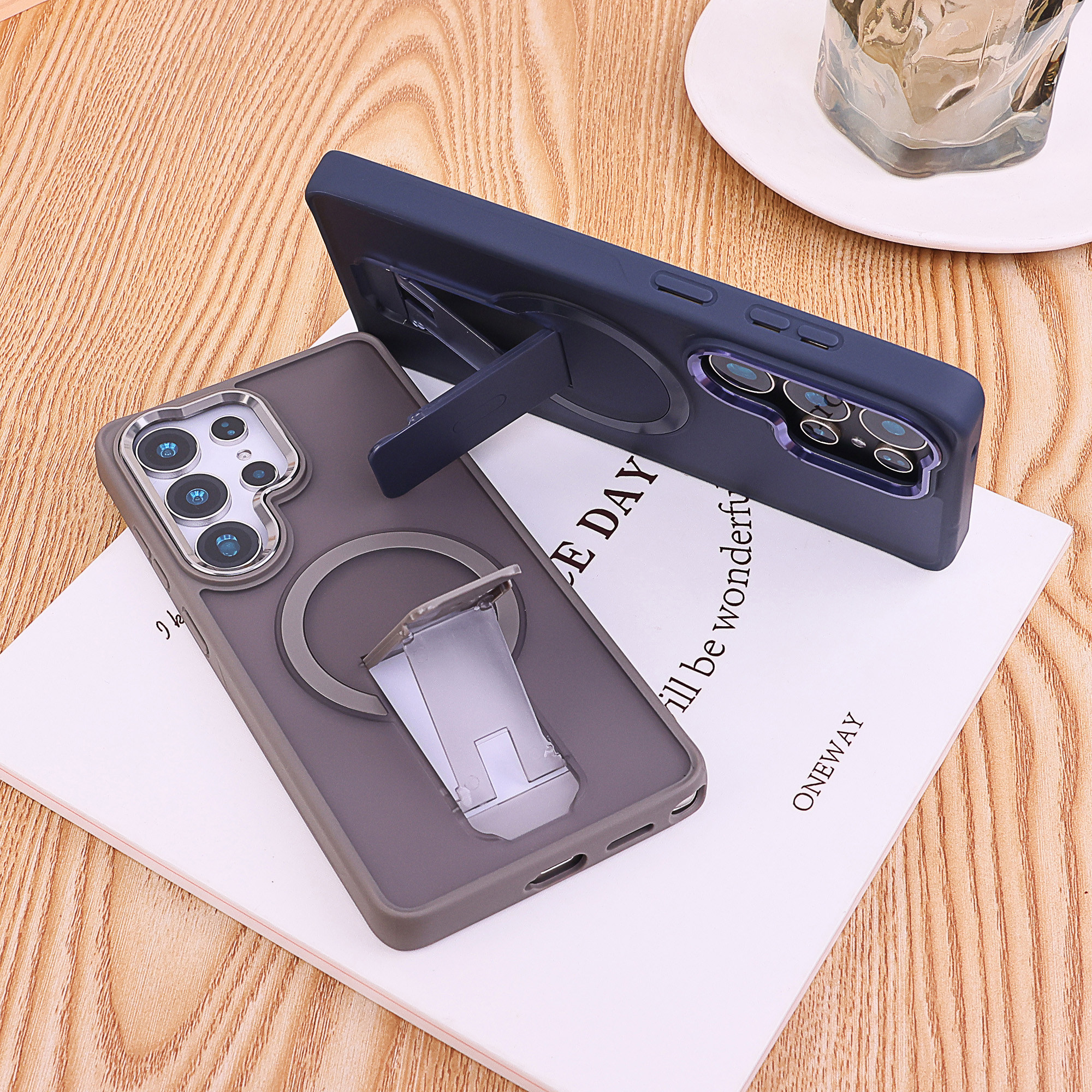 适用三星S25ultra手机壳S26ultra新款折叠支架S25FE磁吸壳S24plus大孔s25edge磨砂S23u防摔s26plus黑S24u外壳