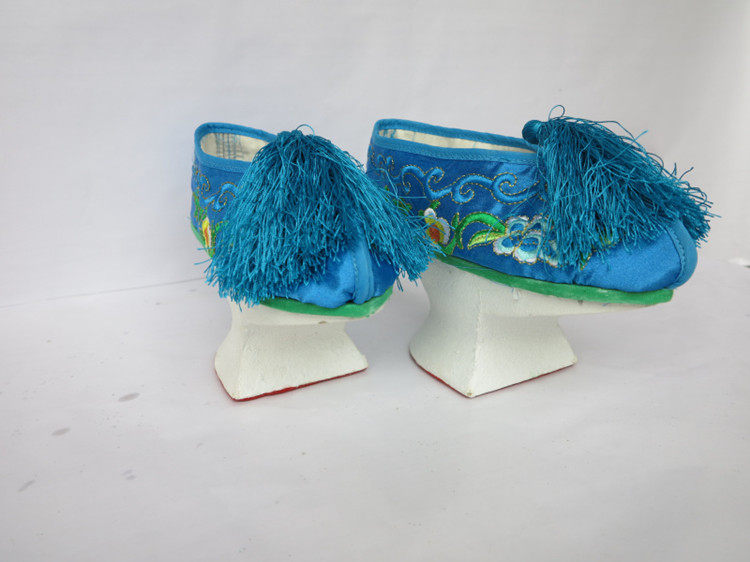 正品清朝格格服古装宫廷服饰秋款满族服装女公主演出服花盆鞋清宫