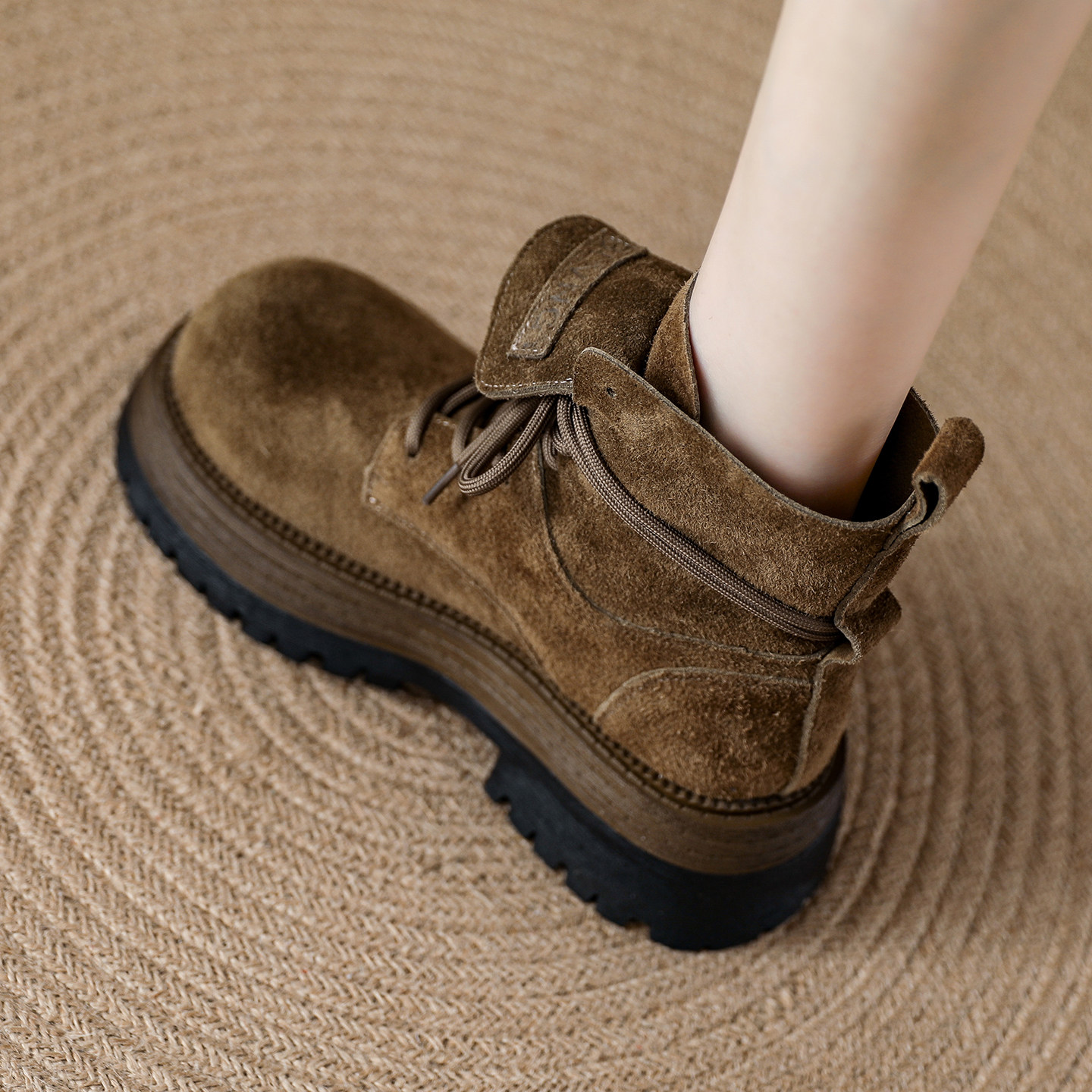 欧洲站厚底增高软底轻便马丁靴女2025秋冬新款小圆头设计防滑短靴,女鞋,时装靴,淘宝优惠券,粉丝福利购,淘宝优惠卷