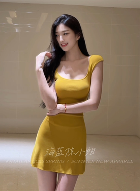 姜黄色纯欲风气质U领包袖短裙夏季修身显瘦镂空露腰掐腰洋装女