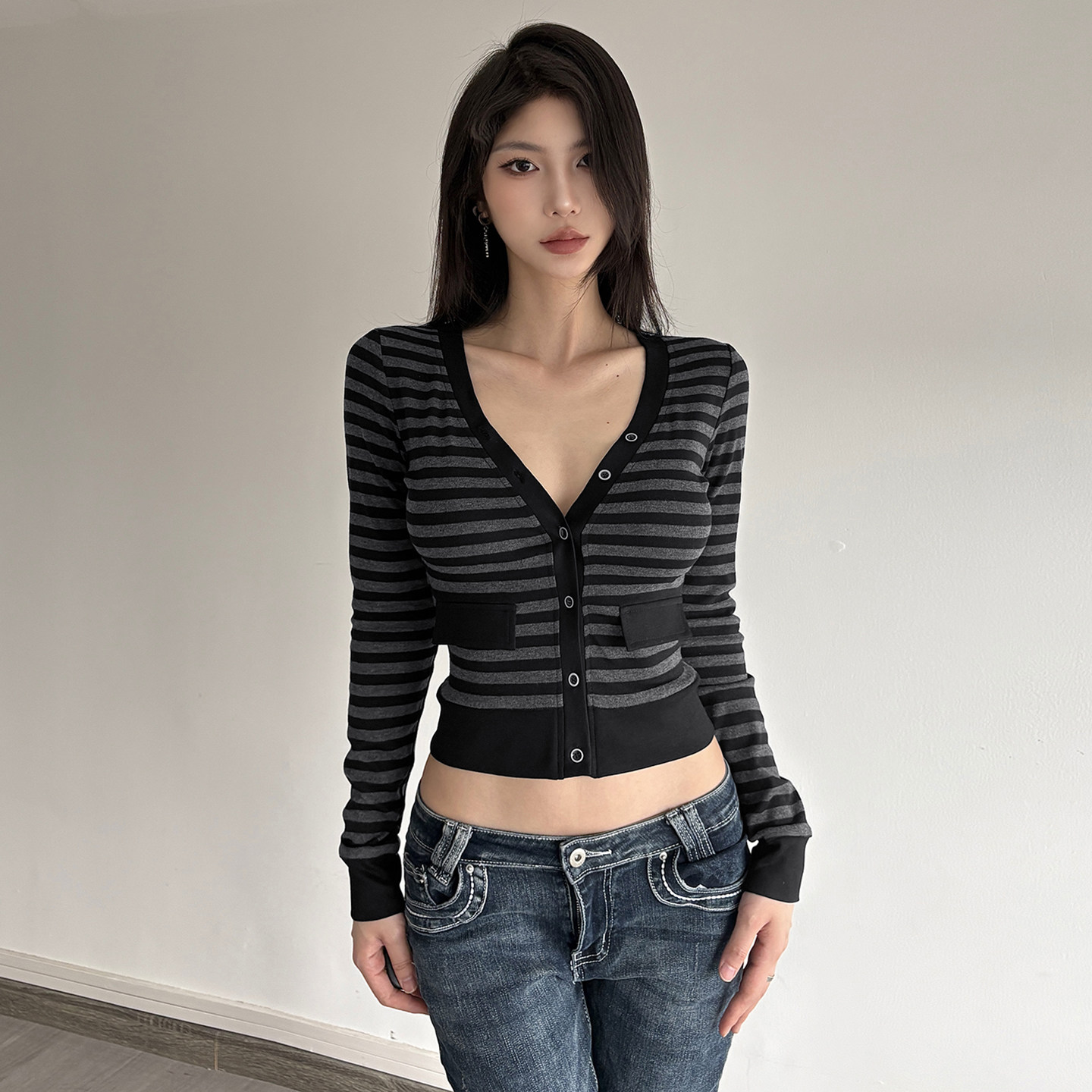 IAEY美式复古辣妹撞色条纹纽扣深V领长袖针织衫秋冬收腰休闲上衣