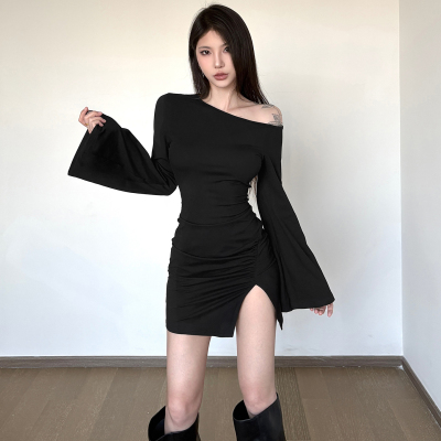 IAEY美式复古辣妹黑色斜肩喇叭袖连衣裙秋冬褶皱收腰包臀开叉短裙