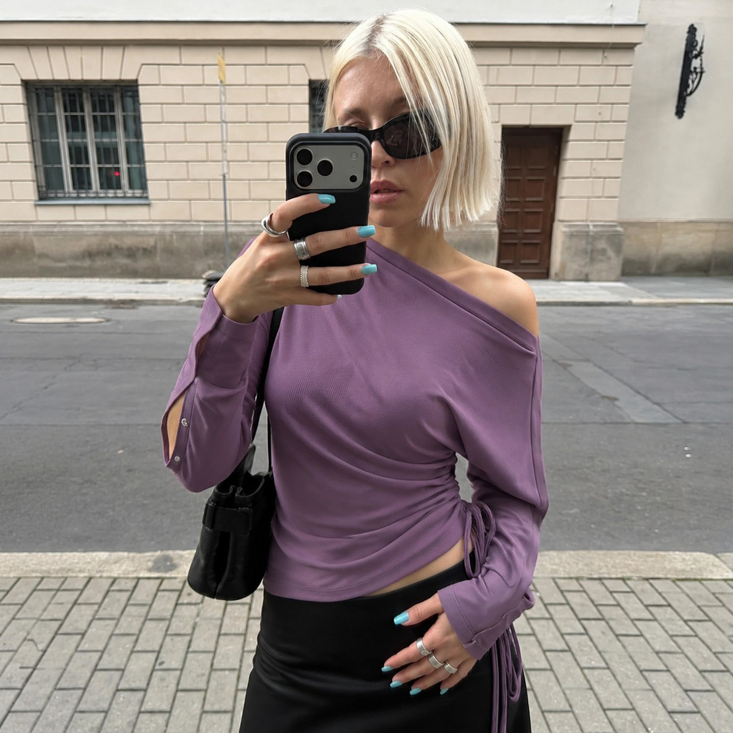 IAEY欧美街头辣妹风紫色斜肩长袖T恤秋冬纽扣设计感开叉露肩上衣