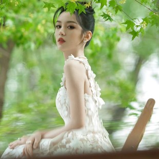 极速森系轻婚纱新娘旅拍出门v纱超仙花朵吊带订婚连衣裙气质名媛