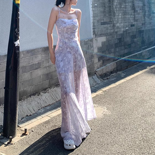 绝美紫色碎花吊带连衣裙女夏季 法式 海边度假后背绑带收腰气质长裙