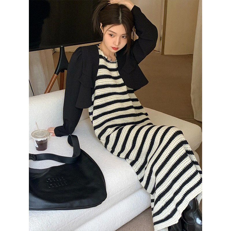 FRENCH GENTLE WIND CONTRASTING BLACK AND WHITE STRIPED SLIP DRESS WOMENS AUTUMN LOOSE AND THIN TEMPERAMENT A-LINE MIDI SKIRT
