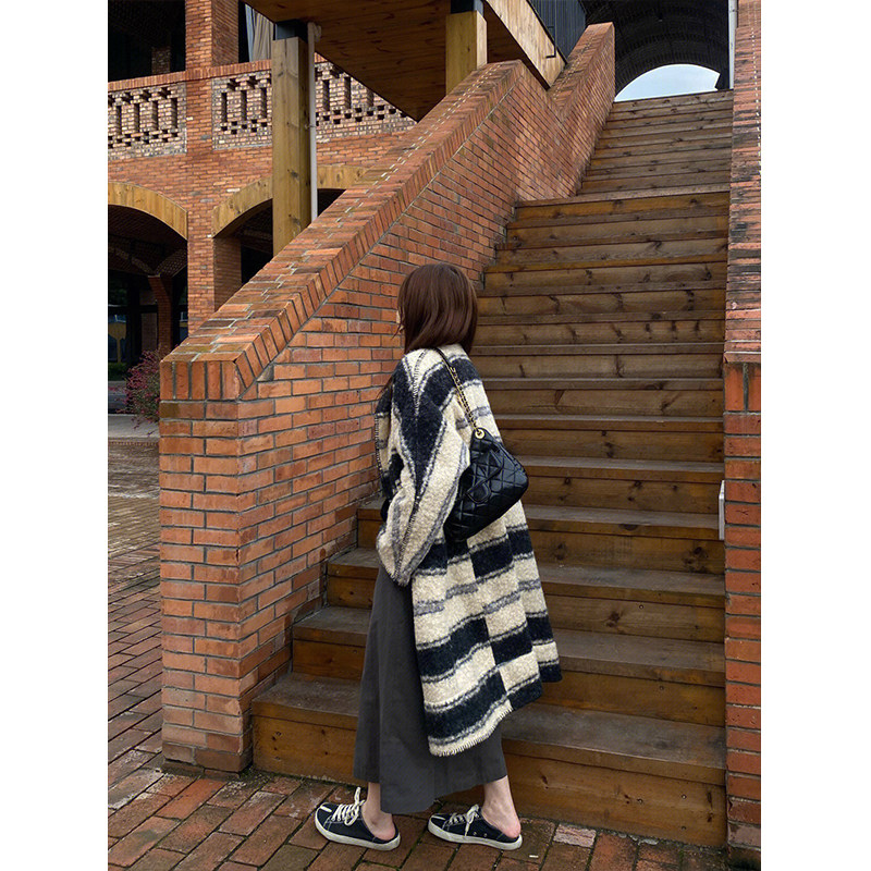 KOREAN VERSION RETRO STRIPED THICKENED WARM LONG-SLEEVED SWEATER JACKET WOMENS WINTER LOOSE SLIM LONG CARDIGAN TOP TIDE