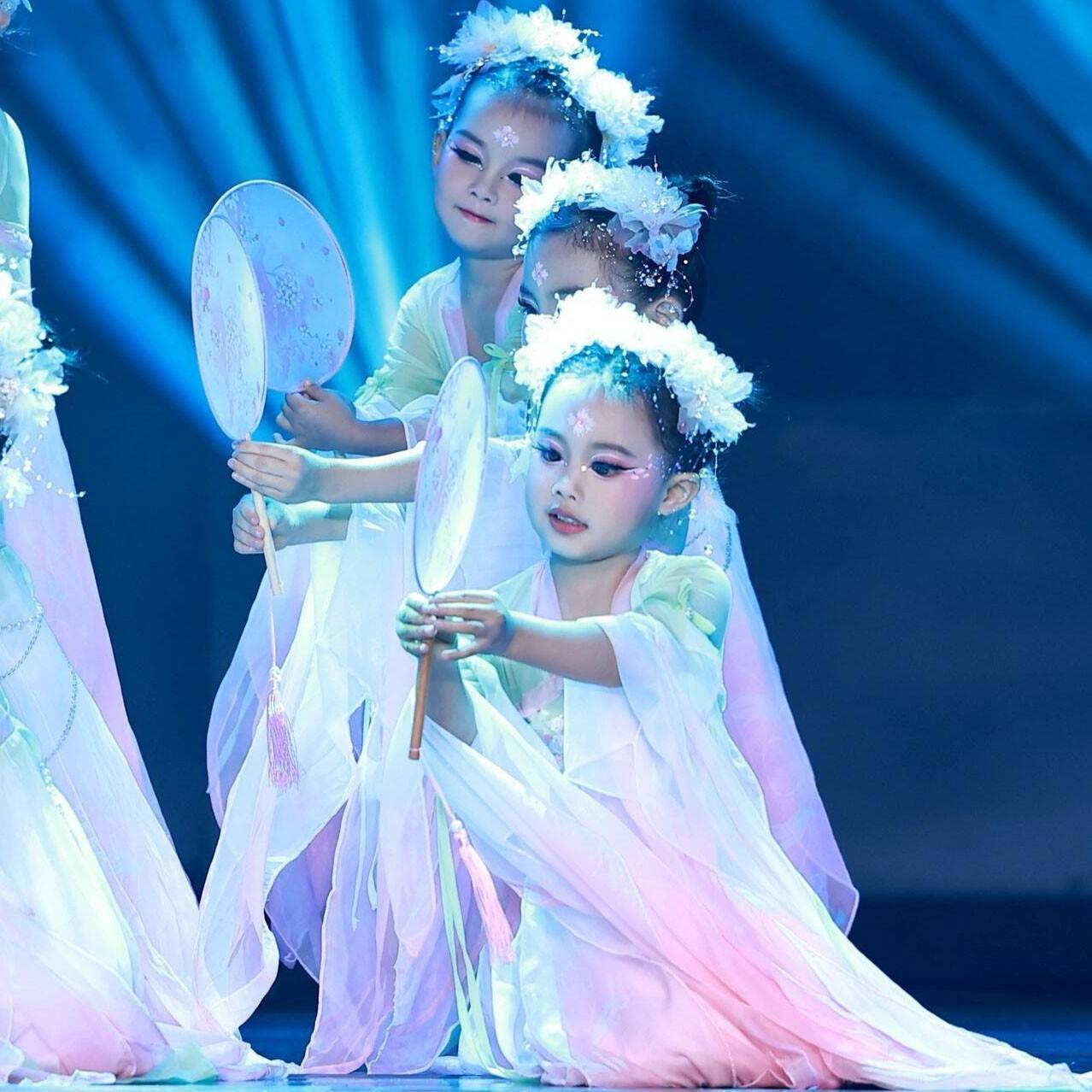 桃夭舞蹈服小花神儿童古典舞演出服同簪飘逸扇子夏荷风舞表演服装