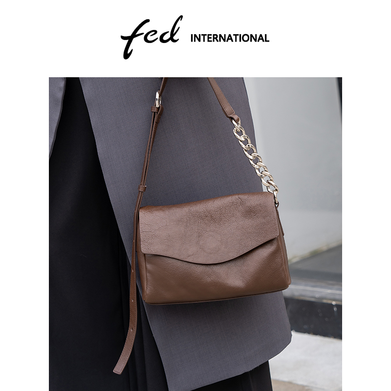 fed植鞣皮头层牛皮女包斜垮单肩波士顿包长期主义雅丹风BFA9121
