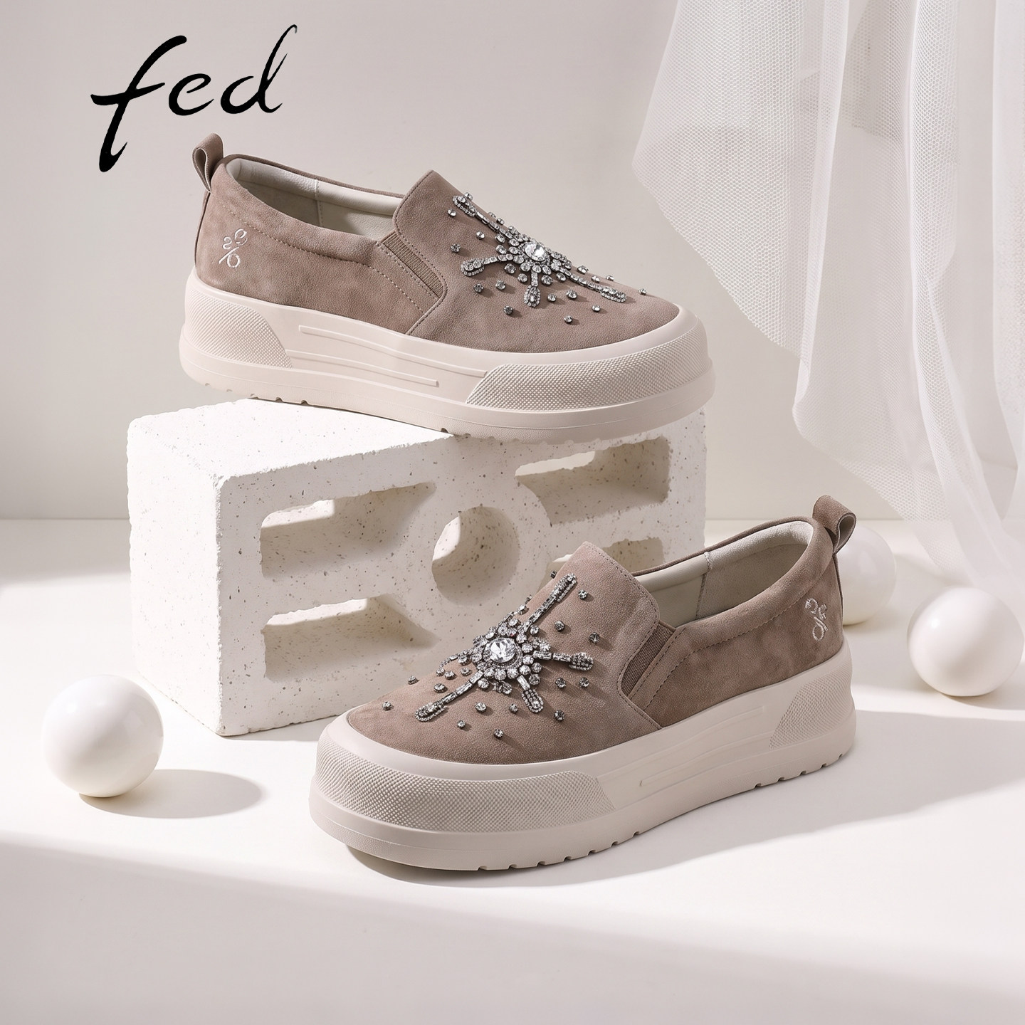 fed女款厚底增高水钻绒面板鞋