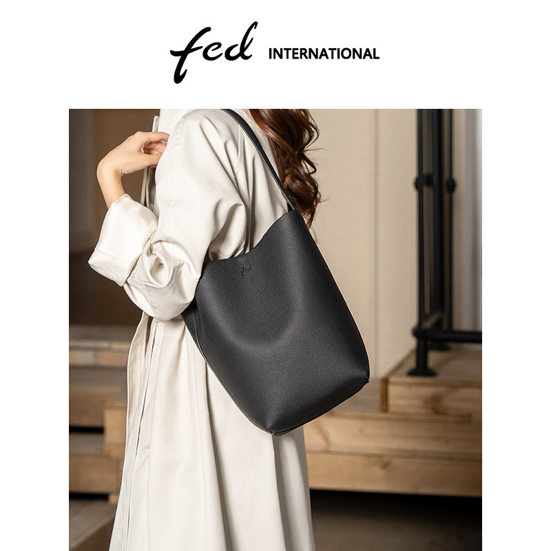 fed女包头层牛皮单肩大容量水桶包腋下包雅丹风托特包通勤BFA9488