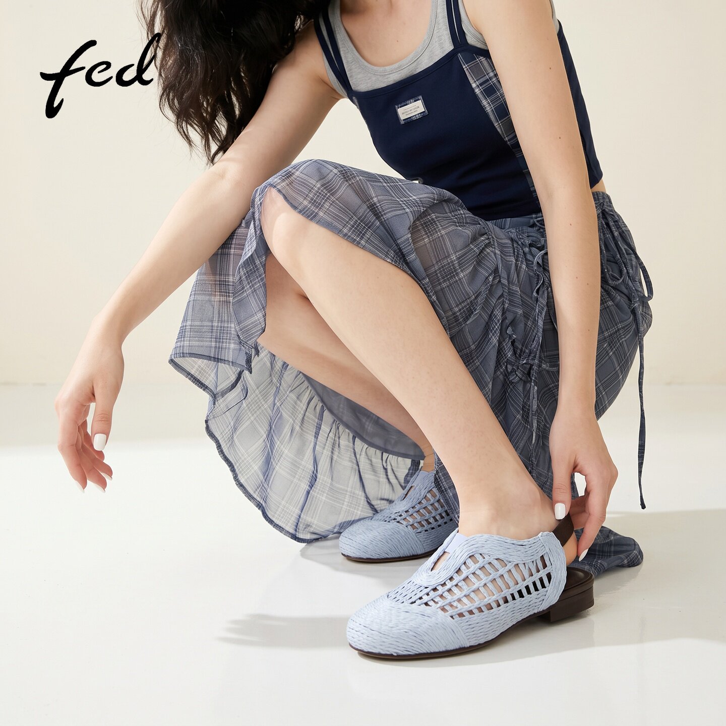 fed小众设计感包头凉鞋女2026夏新款粗跟草编镂空时尚配裙子女鞋