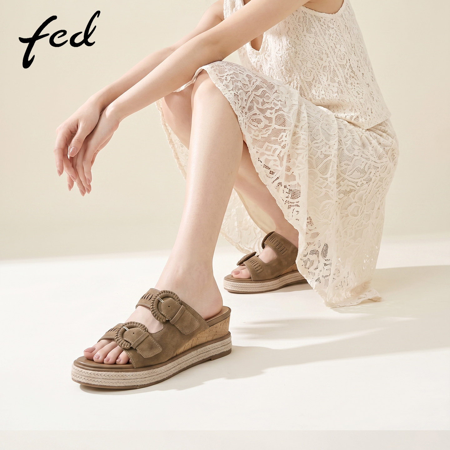 fed皮带扣装饰坡跟一字拖鞋女夏