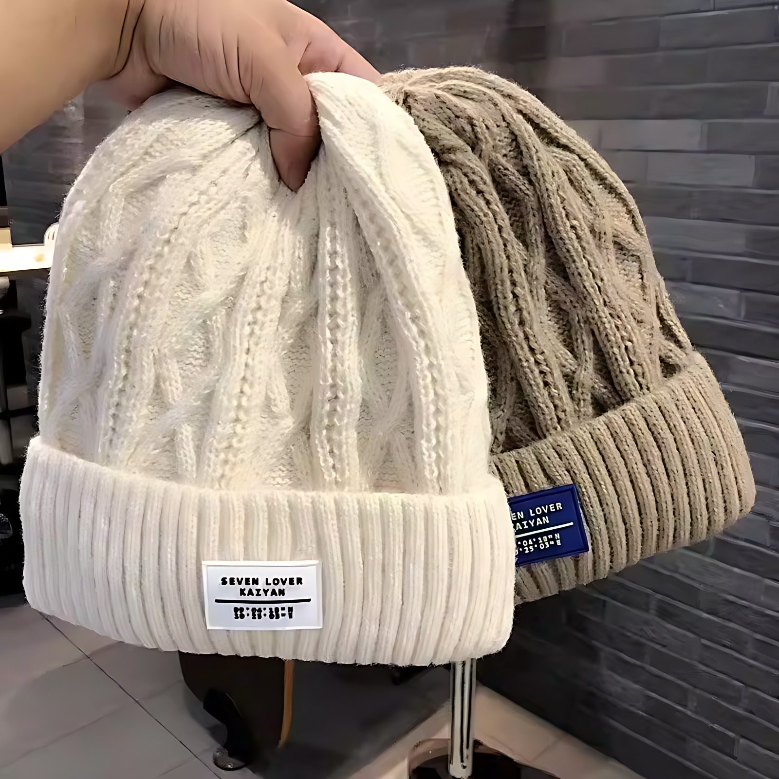 加绒针织帽子女冬季加厚保暖骑车防寒护耳帽韩版字母百搭毛线帽男