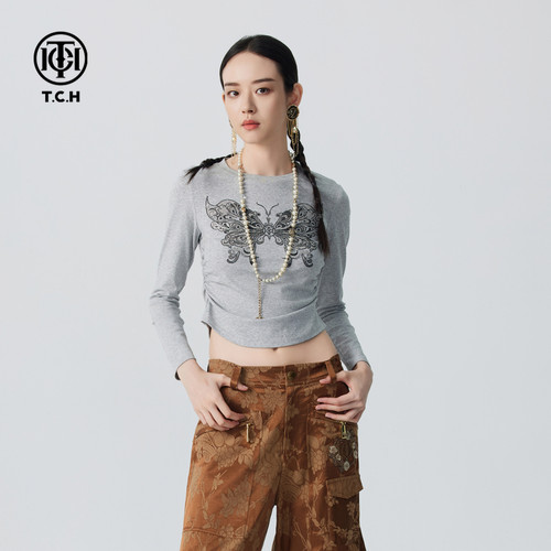 TCH秋新款烫钻蝴蝶长袖T恤女时尚收腰显瘦打底衫T72C086001
