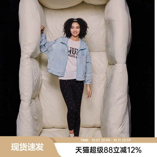 短款连帽，拉链外套，短款韩版