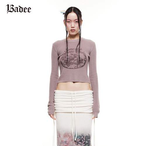Badee 春款做旧数码印花修身针织打底衫女长袖圆领内搭线衫