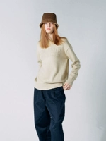 Кремового цвета