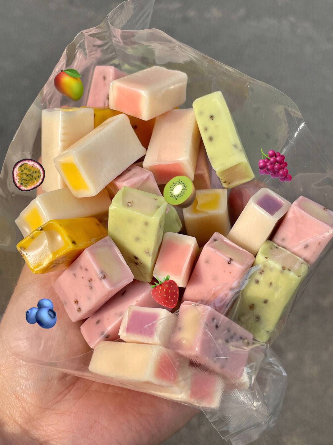 阿尔卑斯快乐嚼奇异果蓝莓葡萄软糖瑞士糖水果味口嚼糖果汁味糖果