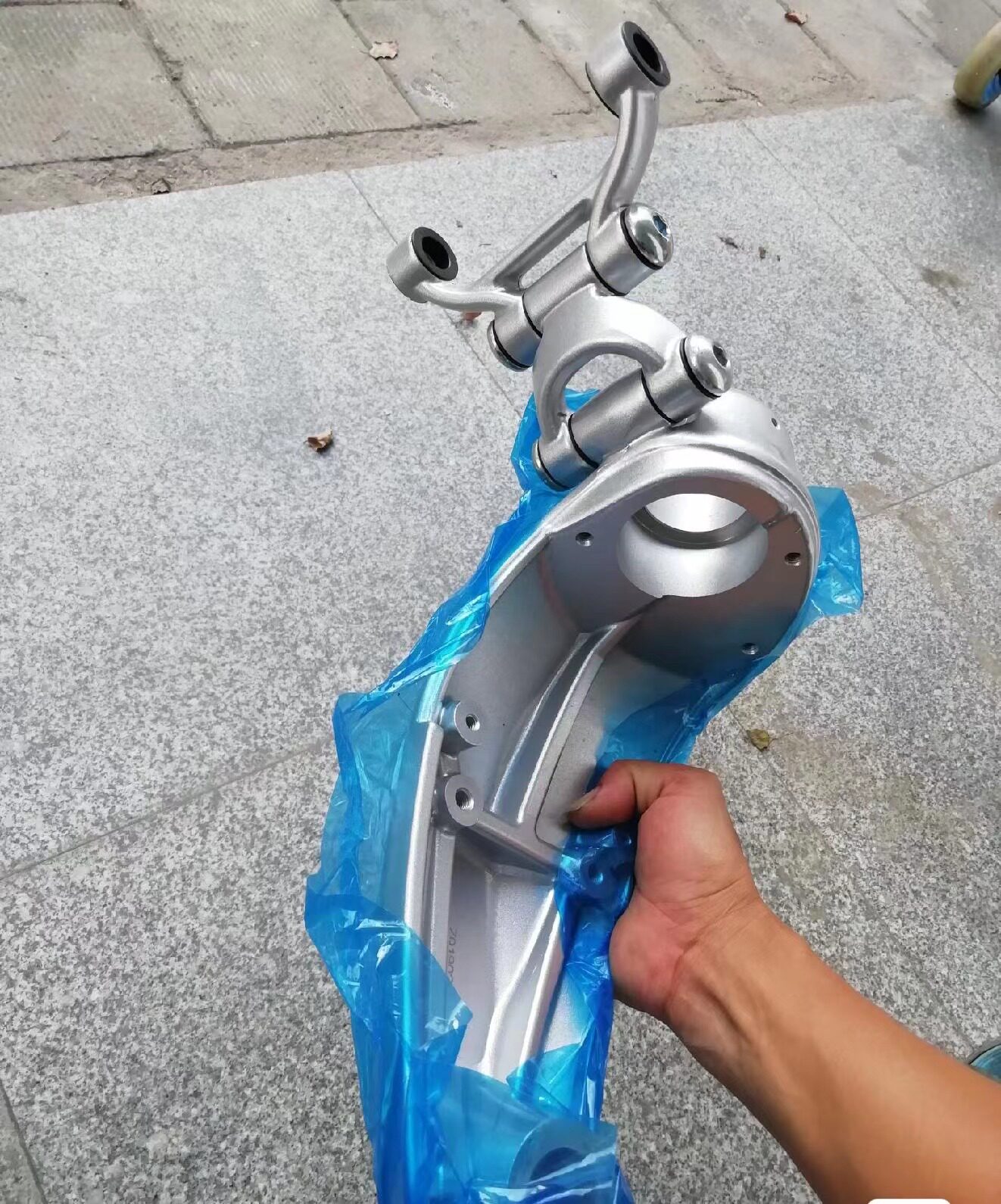 大阳e客电动车e1前叉摇臂全新原厂配件带铰链衬套