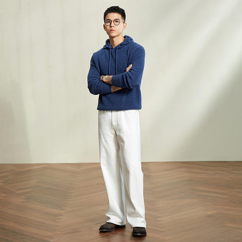 高级感白色牛仔裤更适配秋冬场景