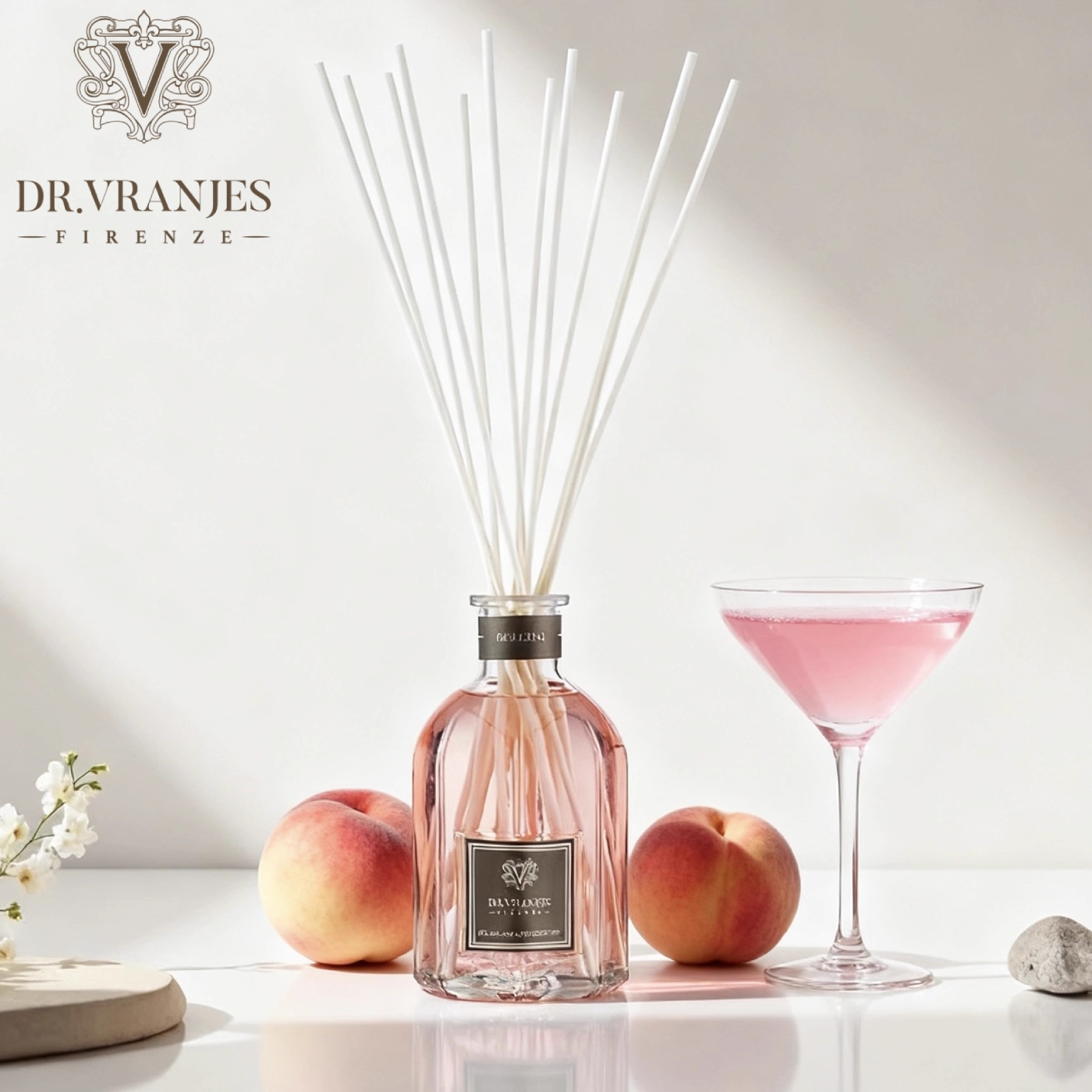 清新果香调，主基调是白葡萄和桃子