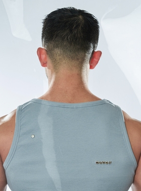 OUTOF - 款号110男士合金铆钉金属logo坦克紧身户外运动打底背心