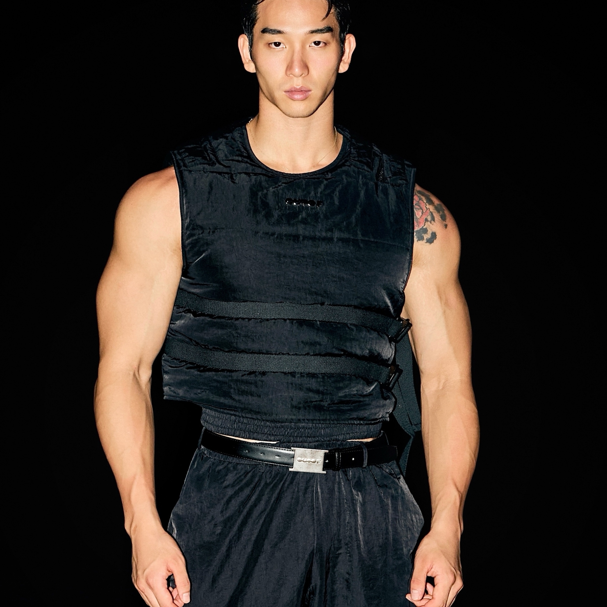 OUTOF - 款号152 夹棉冲锋 织带金属锁扣马甲