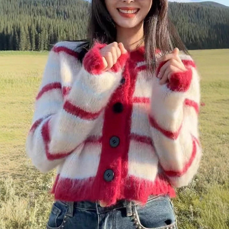 小香风毛衣开衫外套秋冬季穿搭宽松慵懒高级感红色条纹针织上衣女