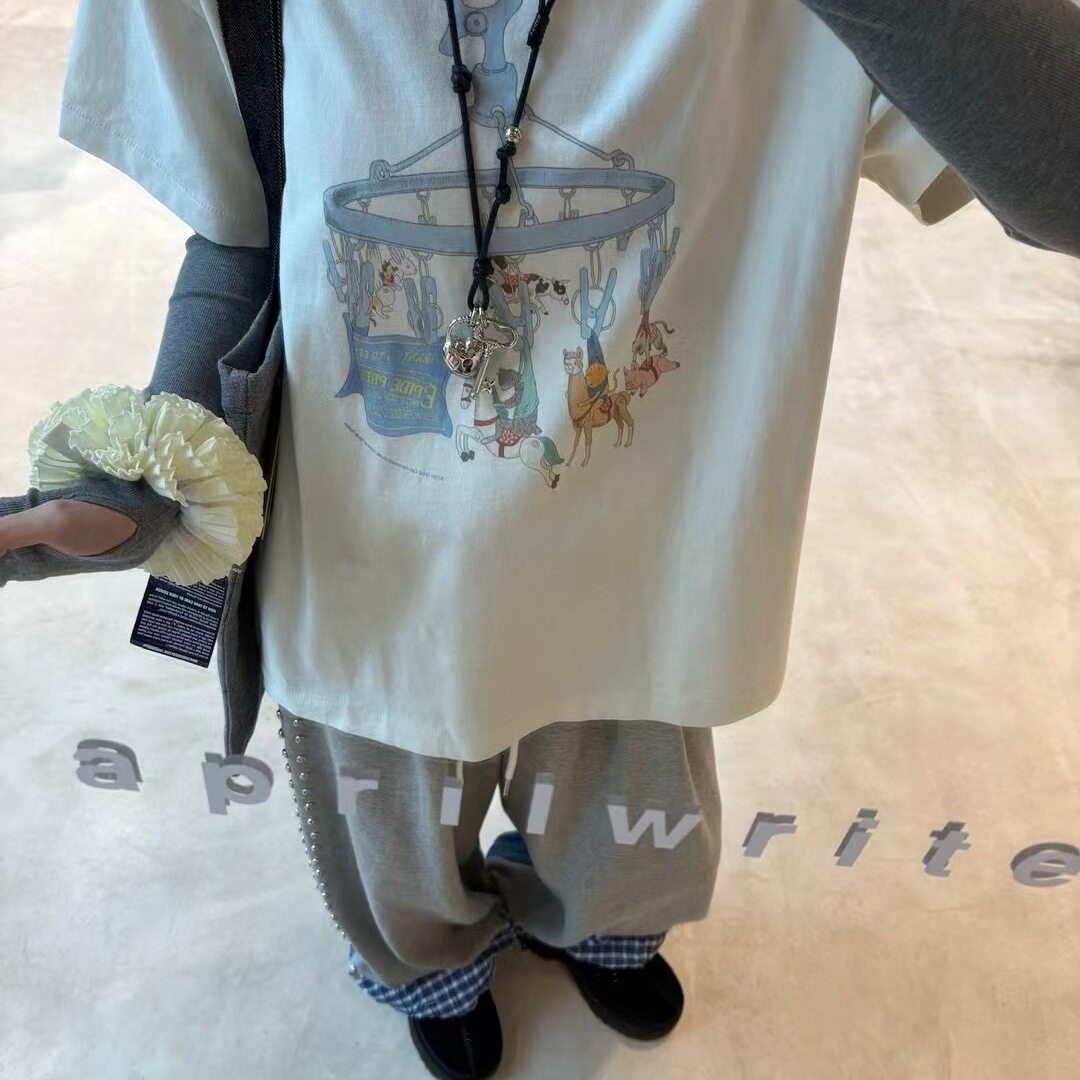 【YYIN】EP轻薄空气感 玩味旋转木马插画印花复古做旧宽松短袖T恤