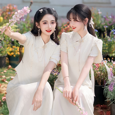 小众高级感香槟色姐妹团伴娘裙
