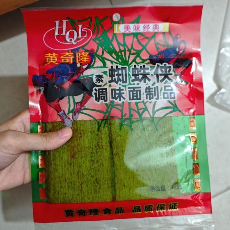 *蜘蛛侠手撕辣片绿色辣条80后儿时怀旧零食小吃追剧解馋辣