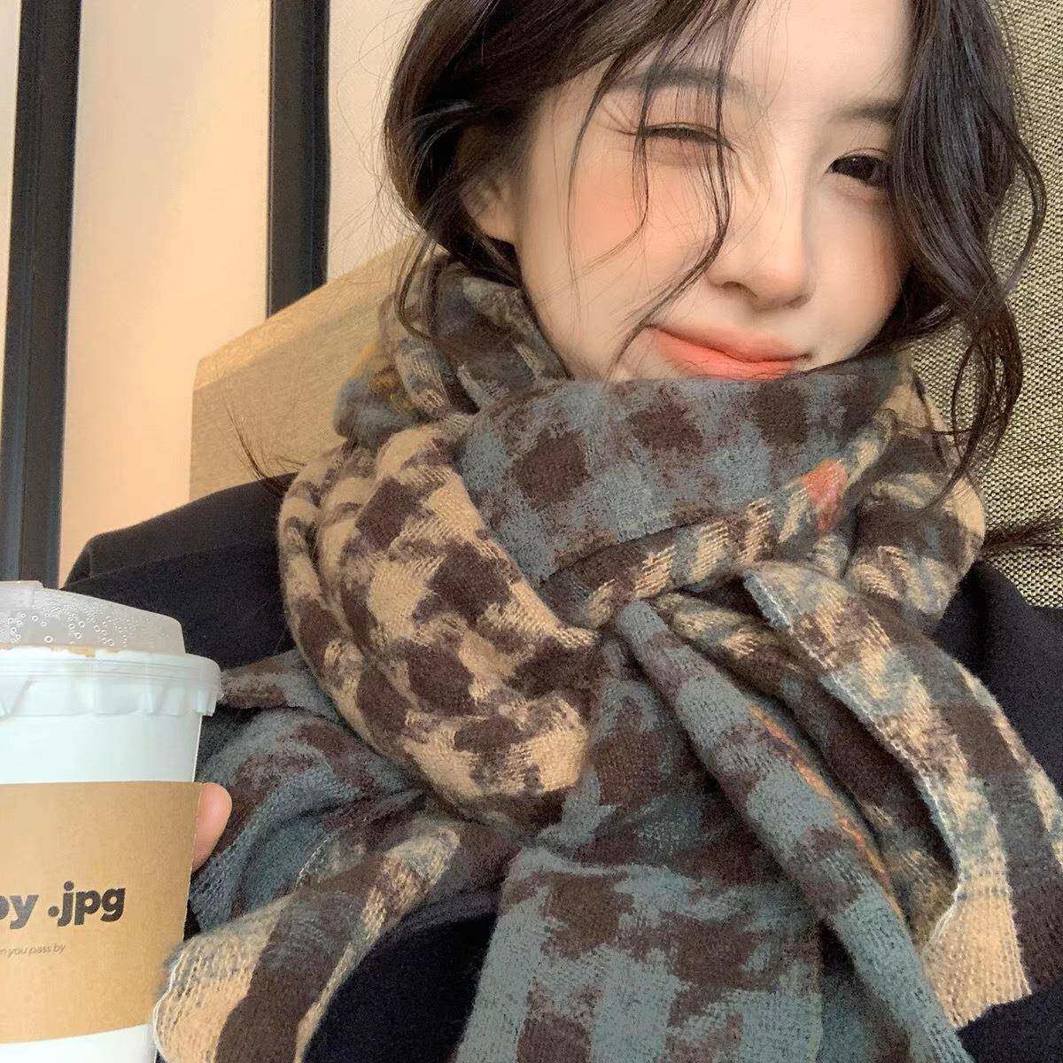 韩版小糖豆蓝咖格子仿羊绒围巾女冬保暖流苏学生礼物披肩情侣围脖