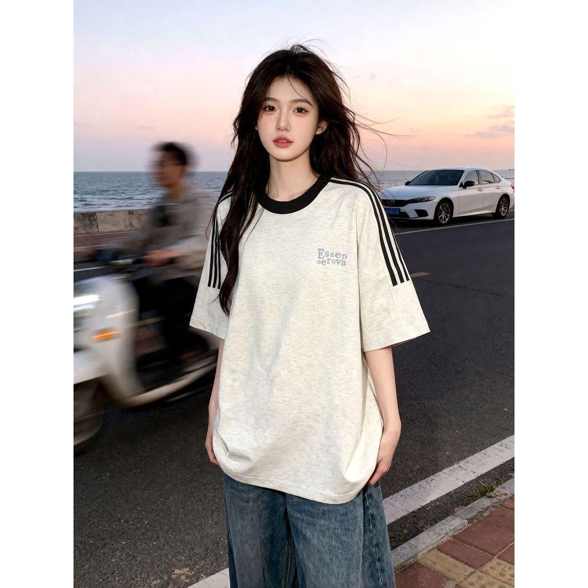 2026美式复古字母印花短袖T恤女新款夏季三条杠白灰色上衣服