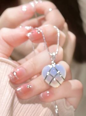 彩色爱心渐变吊坠项链女小众设计甜美少女串珠锁骨链个性百搭颈链